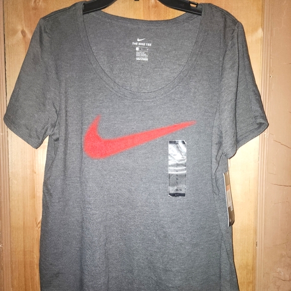 The nike tee - Picture 1 of 6